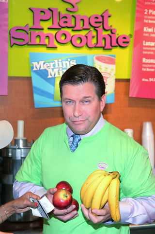 Illustration for article titled How To Retain Your Dignity While Being Photographed With Stephen Baldwin